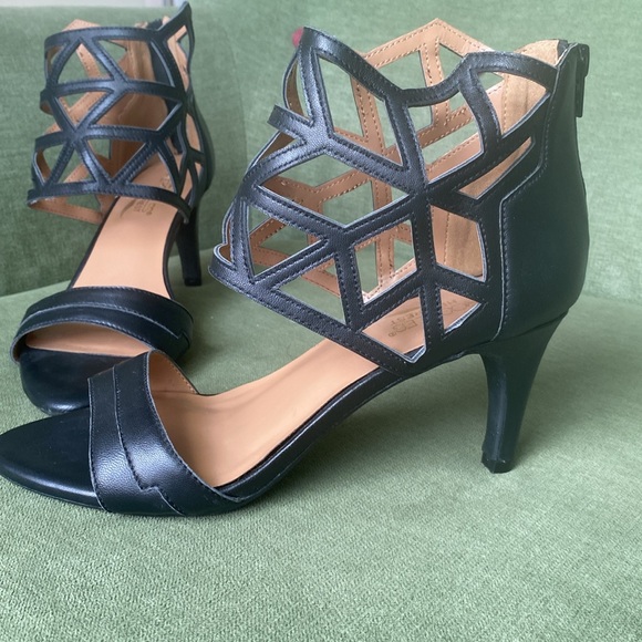 Black Aerosoles Heelrest - Picture 3 of 4